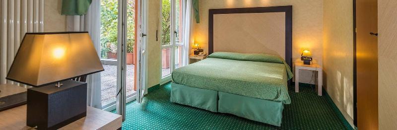 Hotel Don Abbondio Lecco Exterior foto